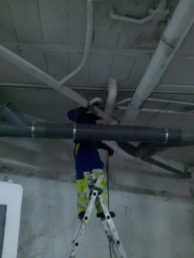 Solucionando atasco en vivienda particular - Antolima Desatascos